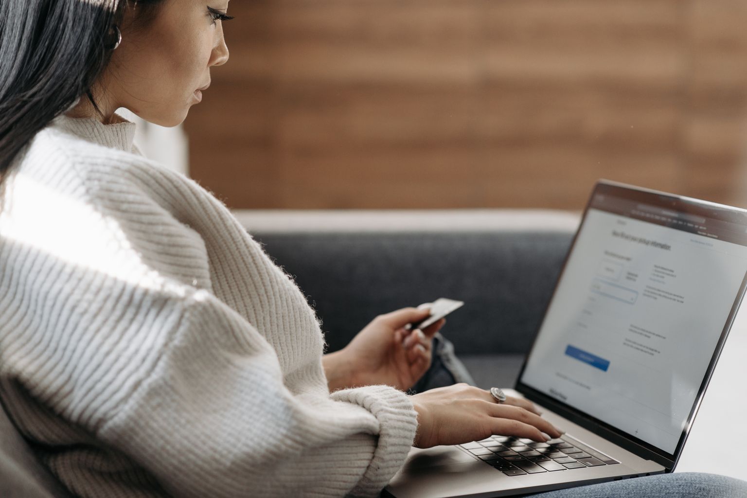 Paying credit card balance online to lower credit utilization